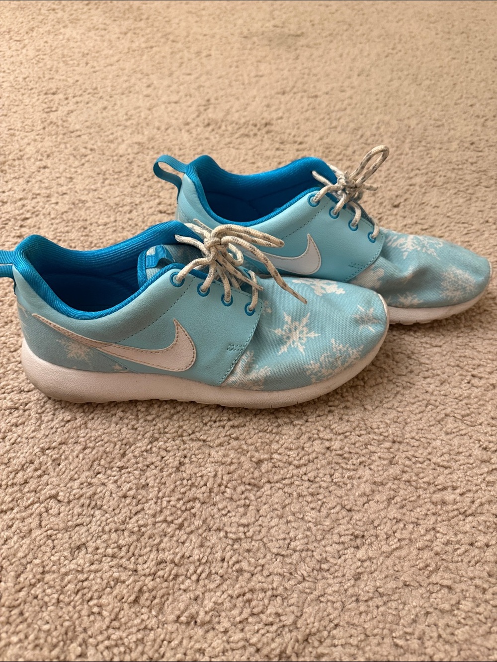 Nike Kids' Blue Snowflake Roshe Run